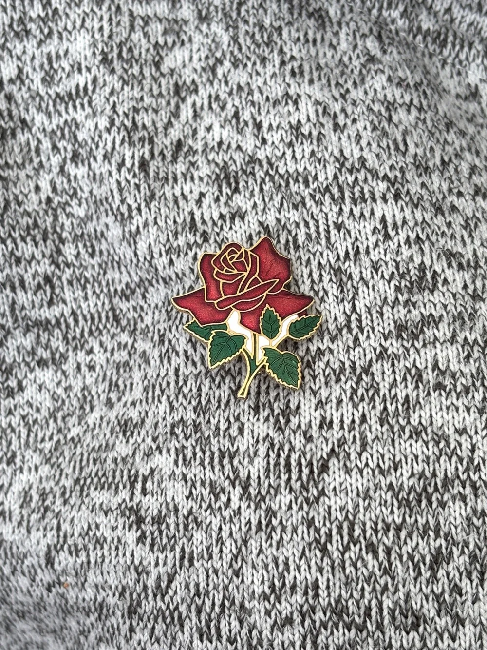 Vintage red rose flower enamel gold tone brooch pin
